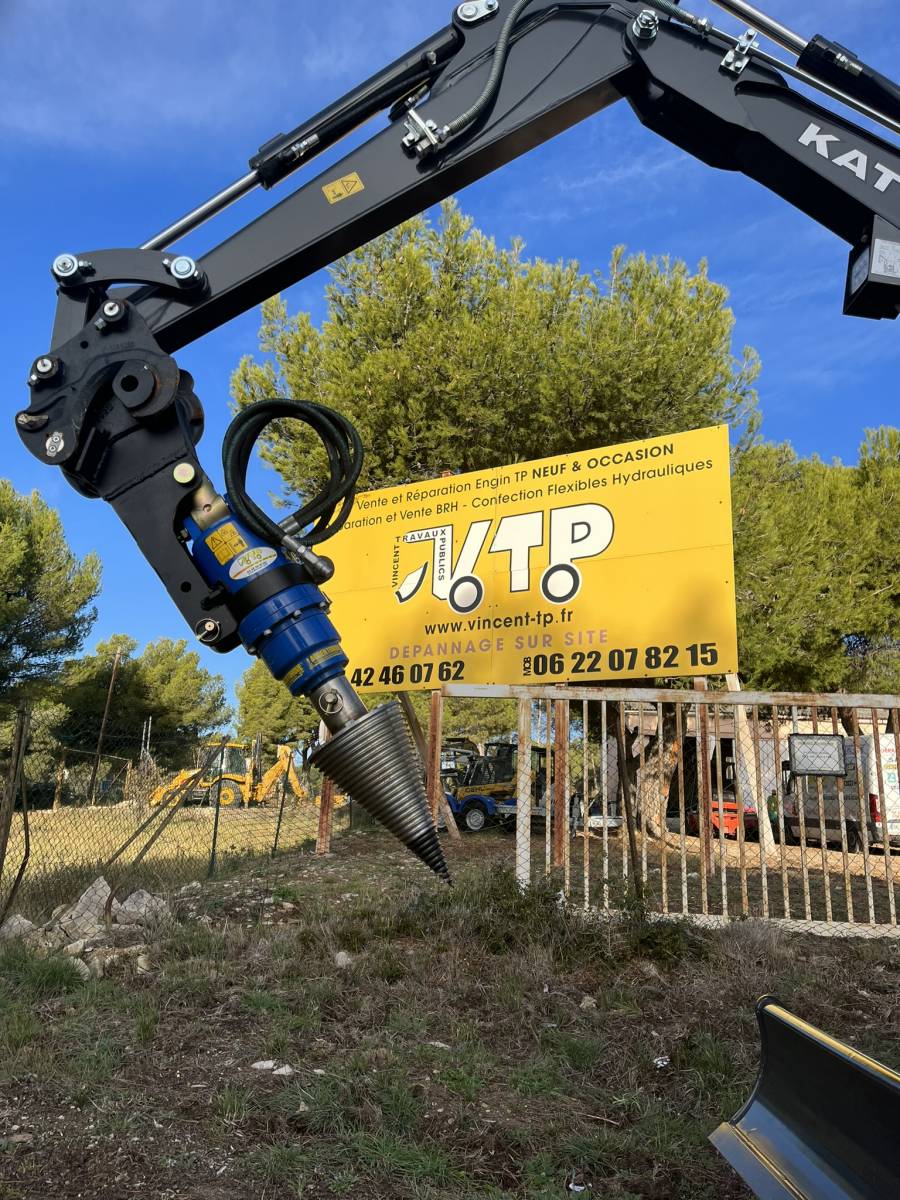 Fendeuse à bois sur moteur tarière