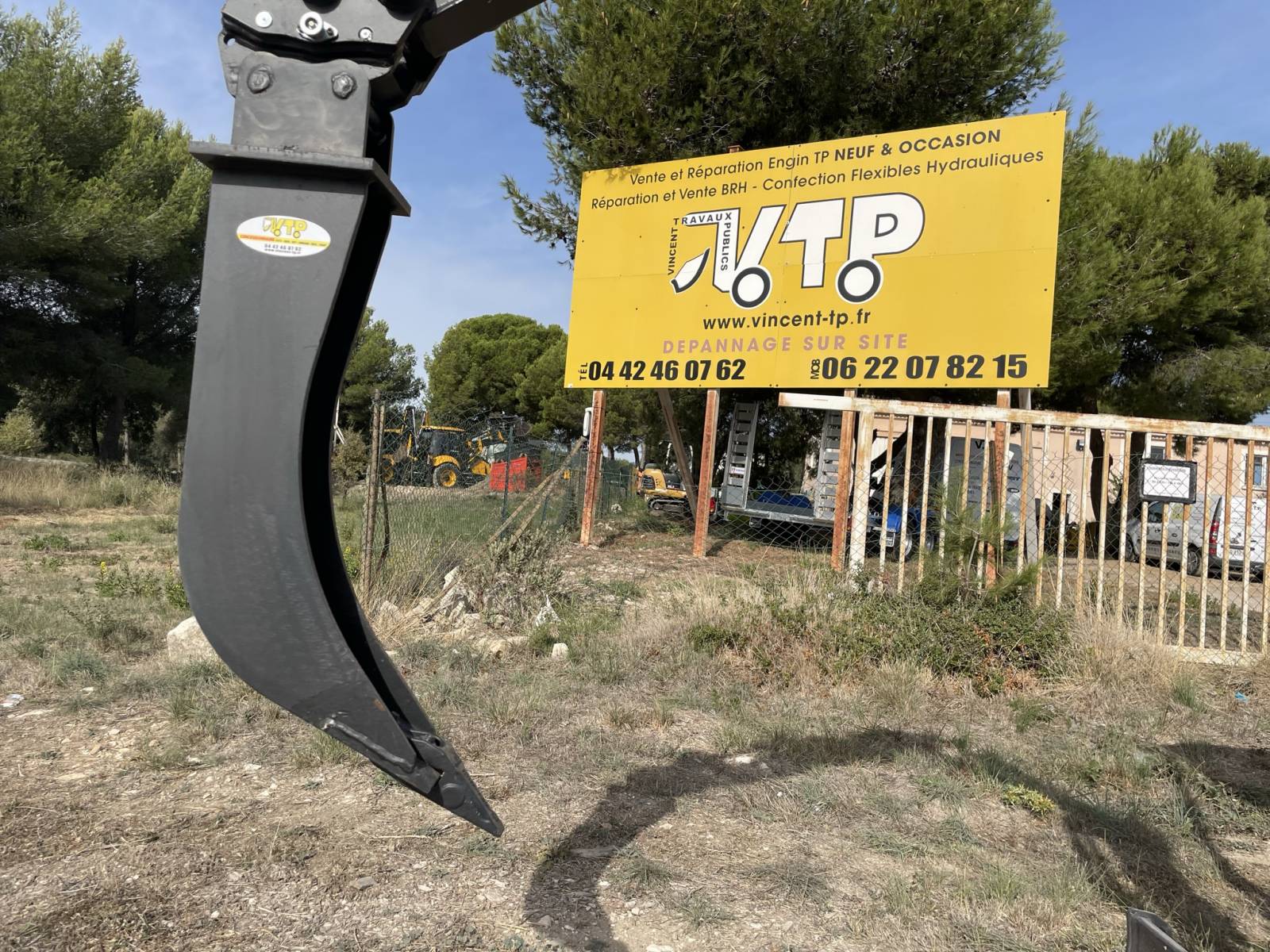 Godet banane neuf étroit mini pelle 13340 ROGNAC