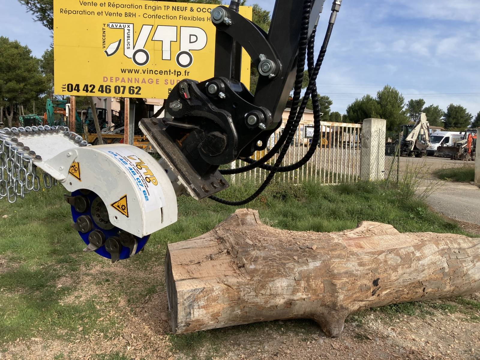 ROGNEUSE DE SOUCHE MINI PELLE