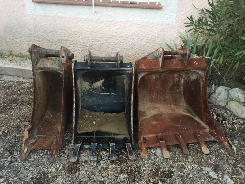 Godet occasion tracto pelle Hidromek 13340 Rognac