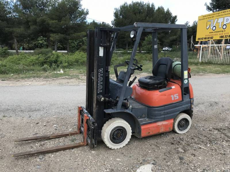 CHARIOT ELEVATEUR TOYOTA FGF15