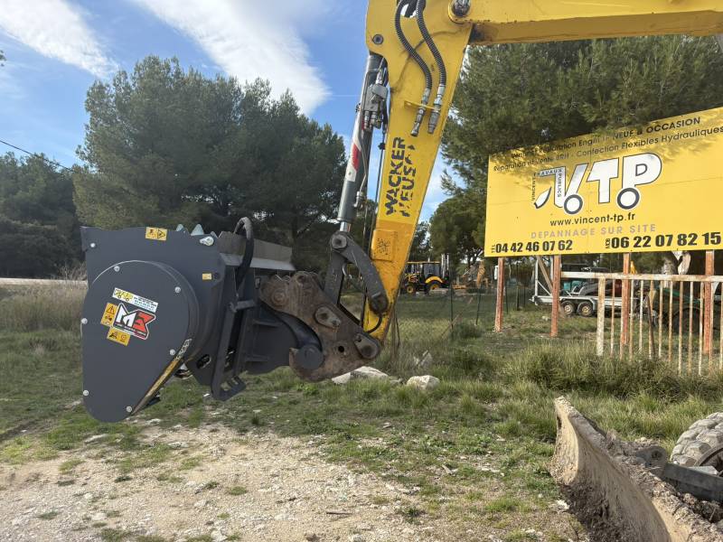 Godet malaxeur à béton BM250 pour pelle 7 à 9 tonnes