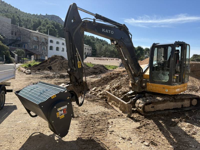 Godet malaxeur à béton BM250 pour pelle 7 à 9 tonnes