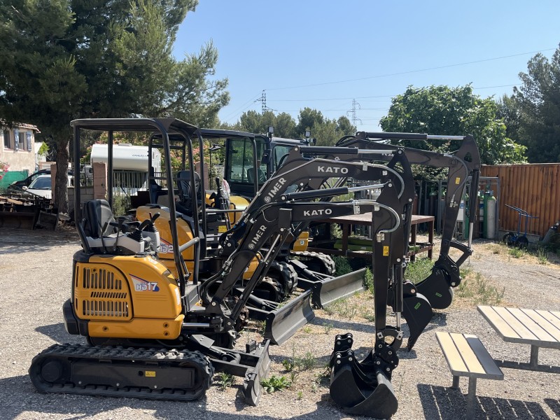 Gamme mini pelles neuves Kato en stock