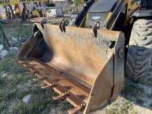 Tractopelle MST M644